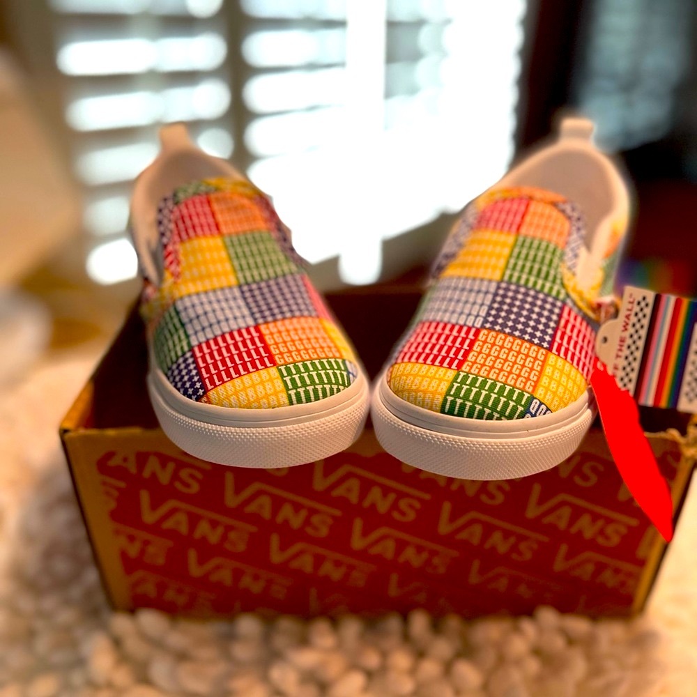 NWT Toddler Vans Pride Slip On. Size 10 T